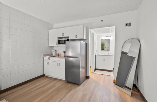 Cedar Falls Apartment | Stay Downtown, Free Gated Parking, Renovated Studio! 514