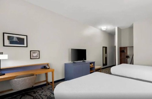 South Baton Rouge Hotel | Stay in a Modern, Stylish Room Perfect for Families Seeking a Relaxing Escapes