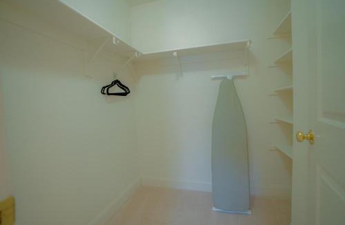 Baileys Crossroads House | Stay Together Near DC - Spacious 5BR Home Sleeps 16 or more