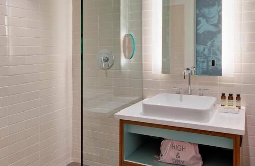 West Fens Hotel | Steps away from Fenway Park! 3 Pool View Units with Balcony! Pets Allowed, Pool!