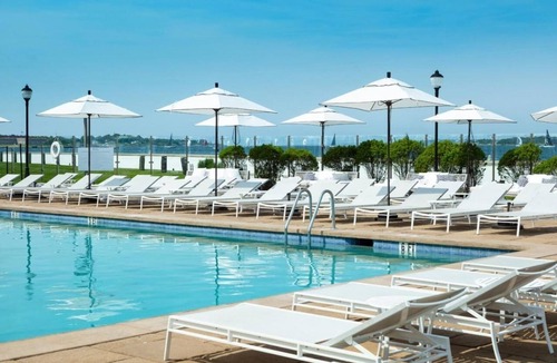 Goat Island Hotel | Steps to Adventure! Pool, Onsite Restaurant, Gym, Near Scenic Spots!