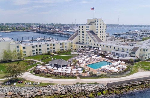Goat Island Hotel | Steps to Adventure! Pool, Onsite Restaurant, Gym, Near Scenic Spots!