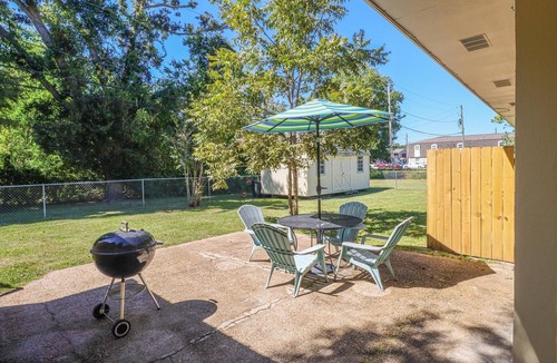 Biloxi House | Steps to Beach & Short drive to Casinos, Coliseum and all Biloxi entertainment