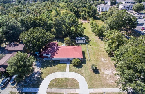 Biloxi Cottage | Steps to Beach, Short drive to Casinos, Coliseum, & all Biloxi's entertainment!