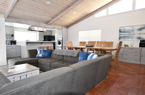 Hollywood House | Steps to Sand. Steps to Harbor. Endless Memories 4-bedroom, 3-bath comfortably sleeps up to 8 guests, making it ideal for families, couples, or friends seeking a coastal getaway.