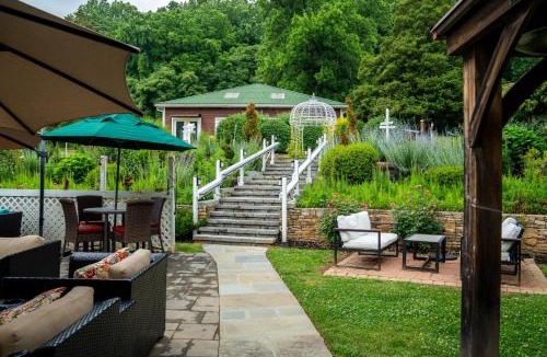 Lovettsville Bed & Breakfast | Stone Manor Boutique Inn