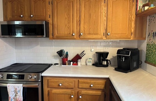 La Crosse Cottage | Stone's Throw Cottage - Centrally located 2-bedroom with newly remodeled kitchen