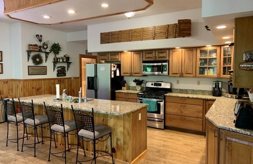 McHenry House | Stones Throw: Sleeps 12 6BR/5BA Game Room Fire Pit