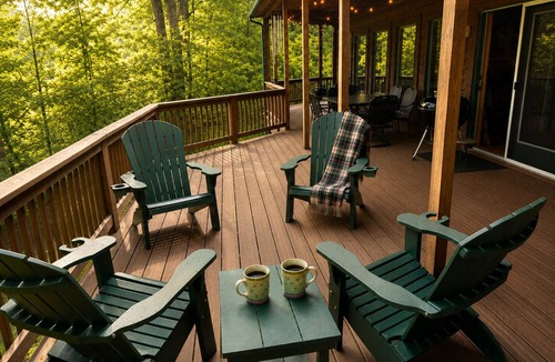 McHenry House | Stones Throw: Sleeps 12 6BR/5BA Game Room Fire Pit