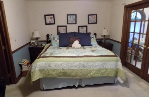 Lake Elmo House | StoneWall House Lakeside Suite