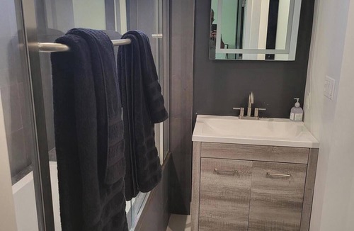 Northridge Apartment | Studio/1BD/Full BTH/Queen Bed/Parking/WIFI/Utilities