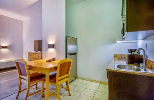 Oildale Hotel | Studio 6 Bakersfield 1 Queen Bed | Mobil