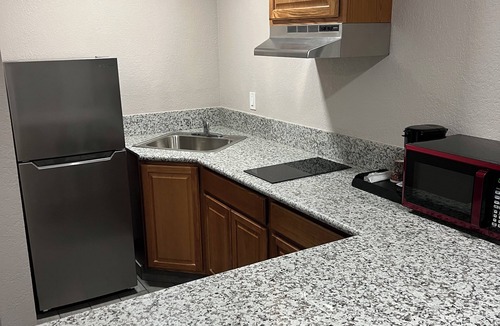 Greenacres Apartment | Studio Apartment - King Bed