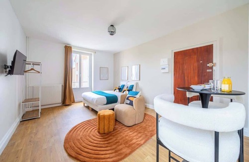 Issy-les-Moulineaux Apartment | Studio chaleureux au coeur de ville Issy