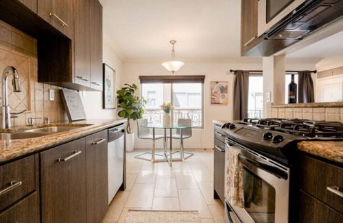 North Hollywood Condo | Studio City Flat- Queen Bed, Free Parking, Jacuzzi