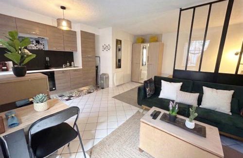 Nogent Village Apartment | Studio cosy, RER 5mn,Paris en 15mn,commerces