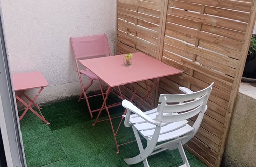 Vanves Apartment | Studio Cosy Terrasse et Parking en Sous sol Face Parc des Expositions