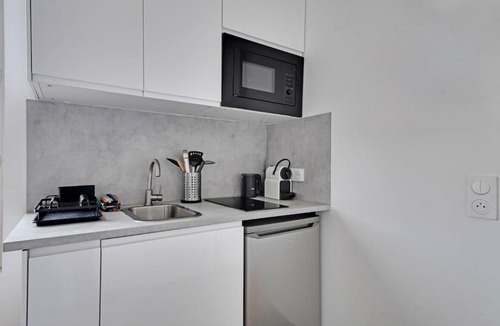 Center Apartment | Studio Cozy - by So Homy, - 1 Bed Room 2 People