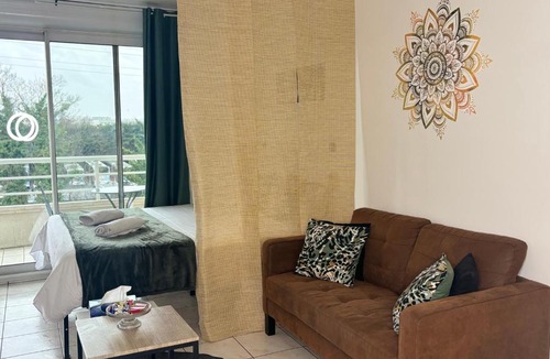 Chelles Apartment | Studio lumineux sans vis a vis avec balcon privé