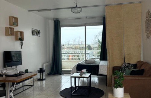 Chelles Apartment | Studio lumineux sans vis a vis avec balcon privé