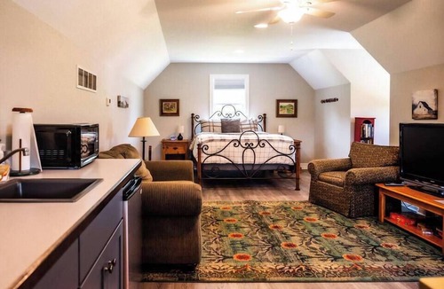 Hingham Apartment | Studio near Kettle Moraine Forest-hikers paradise!