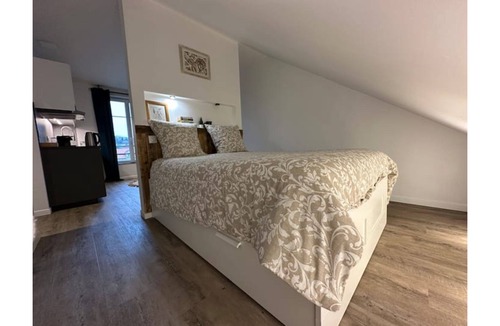 Juvisy-sur-Orge Apartment | Studio Romantique et Spacieux, Proche Gare RER
