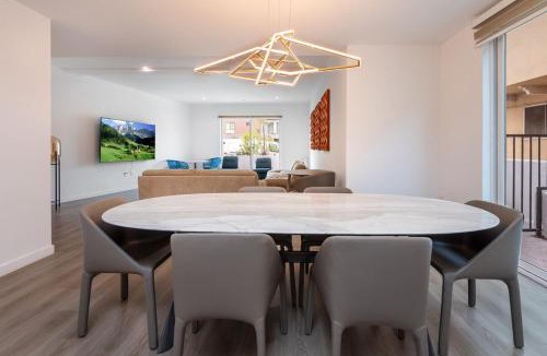 Pico - Robertson Apartment | Stunning 3-BR Residence with Free Parking & Patio