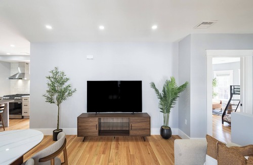 Neponset - Port Norfolk Apartment | Stunning 4BR2BA w Parking/Near Downtown/+Parking