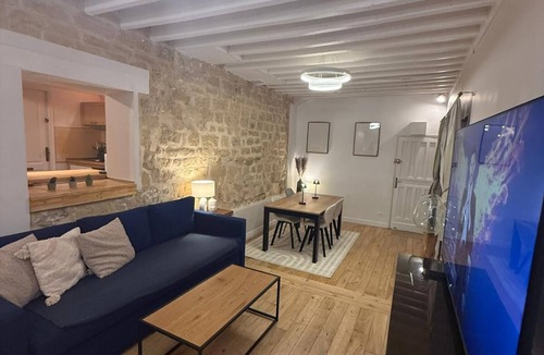 Rueil-Malmaison Apartment | STUNNING DUPLEX IN THE HEART OF THE CITY CENTER WITH UNDERGROUND PARKING INCLUDED, 10 MINUTES FROM PARIS