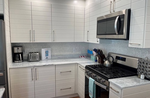 South Yarmouth House | Stunning Home - Modern - Flip Flop Paradise! (900 Ft from Beach & Dog Friendly)