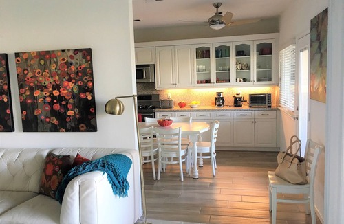 Rancho Mirage Condo | STUNNING LAKEFRONT/POOLFRONT HOME! High ceilings, GREAT VIEWS Modern Space!