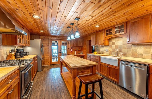 Ely Cabin | Stunning Lodge Rental for Family or Group Glamping on Big Lake, Minnesota