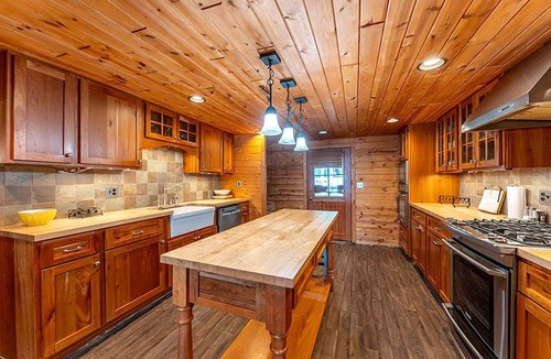 Ely Cabin | Stunning Lodge Rental for Family or Group Glamping on Big Lake, Minnesota