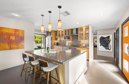 Warm Sands House | Stunning Retreat in Warm Sands! Walk to Downtown!