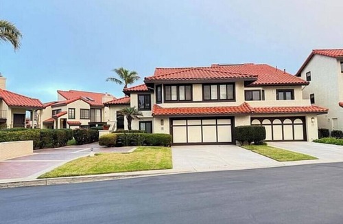 Oxnard Shores House | Stunning Townhome Between Malibu and Santa Barbara across from the beach!