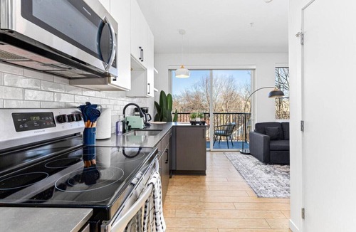 Carag Apartment | Stylish 1 Bed 1 Bath Condo w Patio, Wifi & Gym