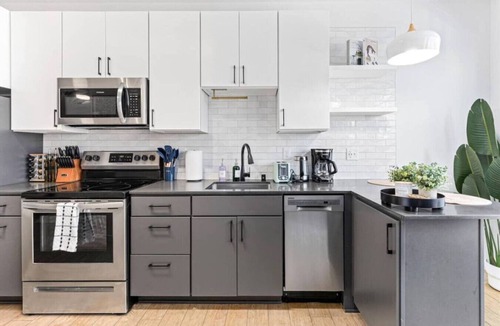 Carag Apartment | Stylish 1 Bed 1 Bath Condo w Patio, Wifi & Gym