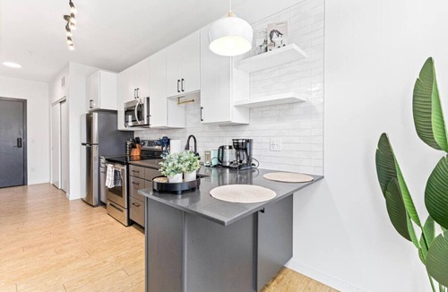 Carag Apartment | Stylish 1 Bed 1 Bath Condo w Patio, Wifi & Gym