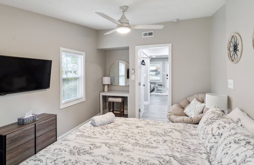 Hanover House | Stylish 1BD/1BA Duplex Centrally Located! Near BWI/NSA/FT Meade/BAL TO DC