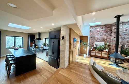 Southwark Apartment | Stylish 2 Bed 2 Bath MCM Home with Conversation Pit & Fireplace