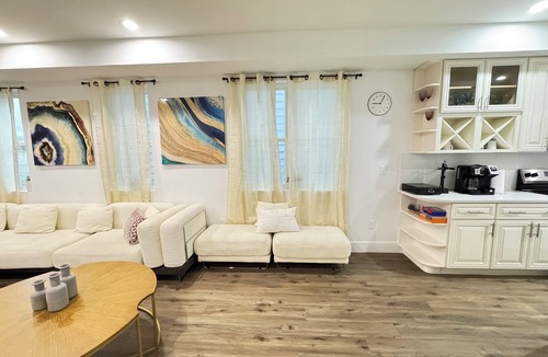 Washington House | Stylish 4BR-5Beds Entire House with Parking in DC