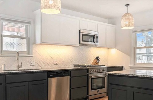 Aksarben - Elmwood Park House | Stylish 6 Bed/3 Bath Dundee Home w/ 2 Firepits