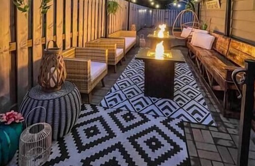 Aksarben - Elmwood Park House | Stylish 6 Bed/3 Bath Dundee Home w/ 2 Firepits
