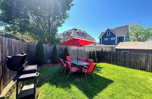 Everett House | Stylish 6-Bedroom Home Near Boston – Dual Units, Yard & Parking Included!