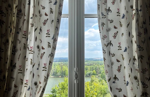 Mericourt House | Stylish and serene house with stunning Seine views.