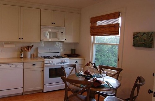 Carpinteria Cottage | Stylish Cottage Retreat by the Sea in Carpinteria