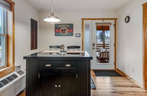 New Lisbon Cabin | Stylish & Cozy Retreat W/ Free WiFi, Three Ponds On-site, & Jetted Tub - Dogs OK