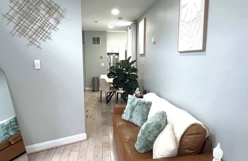 Eckington Condo | Stylish DC Condo w/Balcony, Steps to Metro