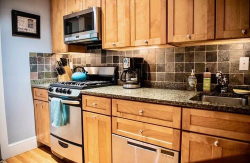 Commercial Street Condo | Stylish Dog-Friendly Condo - West End on Comm St