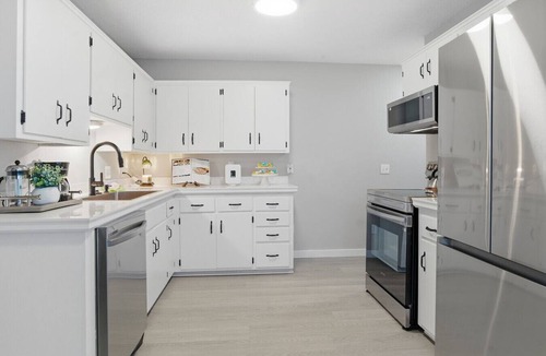 Ericsson Apartment | Stylish Duplex w/WiFi, Kitchen & Blackout Shades